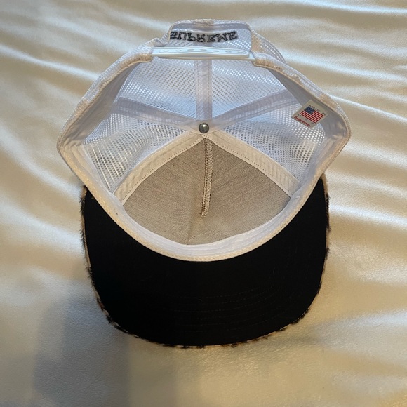 Supreme trucker hat w/ fuzzy cheetah print front - Picture 5 of 5